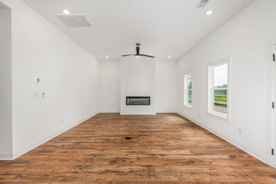 Spacious, unfurnished interior of a new home in The Reserve at Reidsboro, Williamson (Image 34).