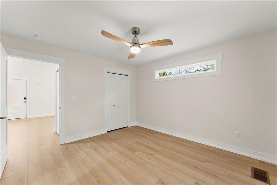 Spacious, unfurnished interior of a new home in , Gainesville (Image 14).