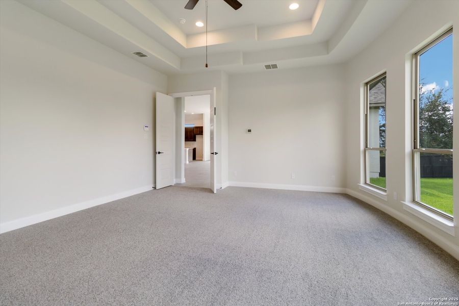 Spacious, unfurnished interior of a new home in Johnson Ranch, Bulverde (Image 16).