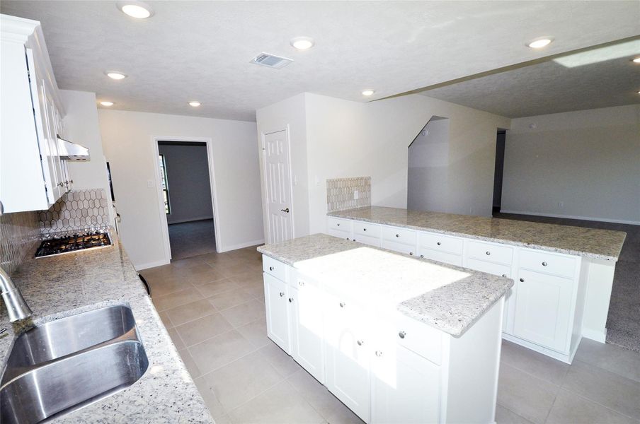 Furnished interior view inside a new home in , League City (Image 11).