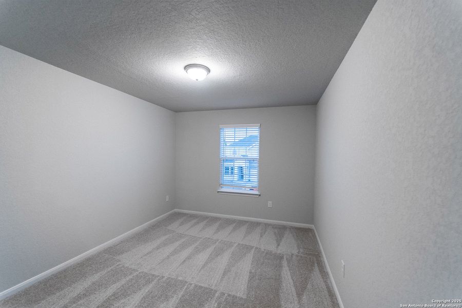 Spacious, unfurnished interior of a new home in Hennersby Hollow, San Antonio (Image 15).
