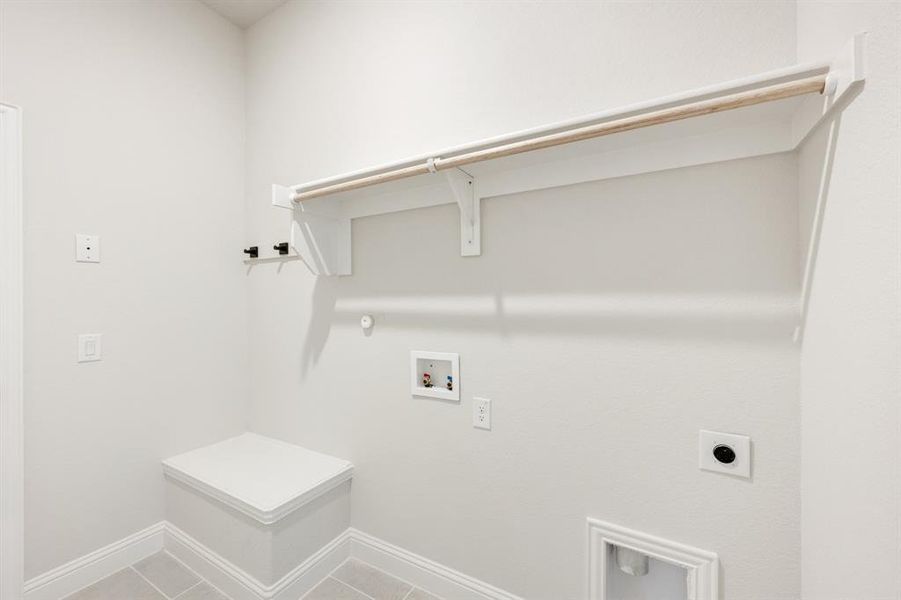 Spacious, unfurnished interior of a new home in Abe's Landing, Granbury (Image 31).