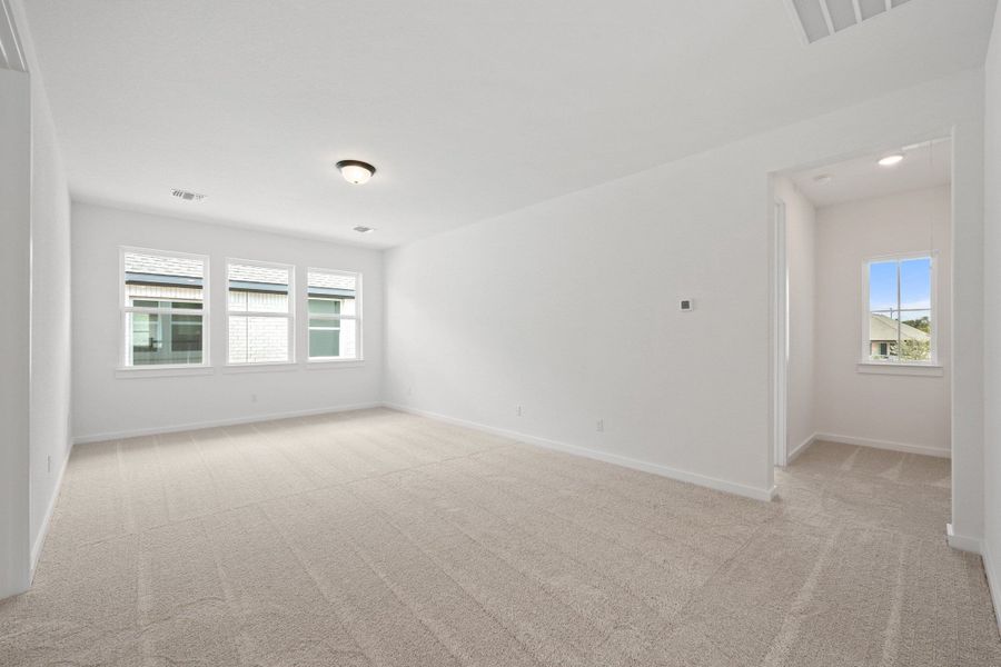 Spacious, unfurnished interior of a new home in Wolf Ranch, Georgetown (Image 41).