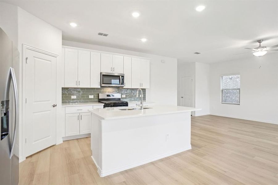 Photo is not of the actual home, but is an inspirational photo of builder’s model home and may depict options, furnishings, and/or decorator features that are not included. Photo is not of the actual home, but is an inspirational photo of builder’s model home and may depict options, furnishings, and/or decorator features that are not included.