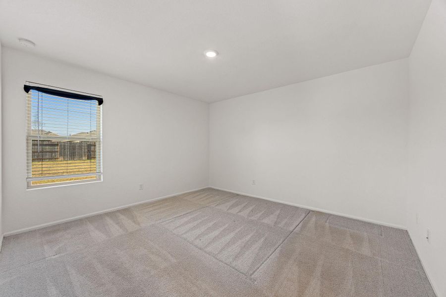 Spacious, unfurnished interior of a new home in Tavola, New Caney (Image 31).