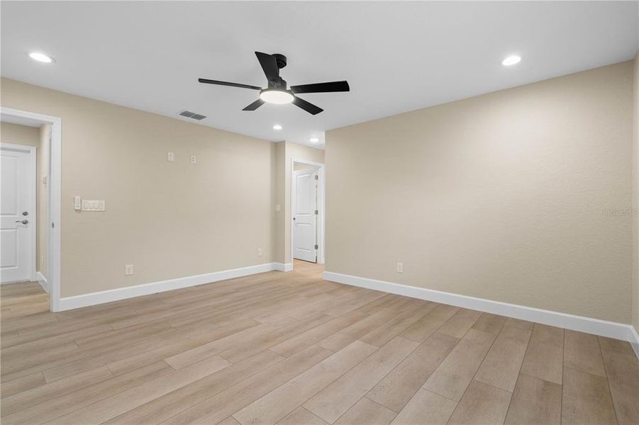 Spacious, unfurnished interior of a new home in , Englewood (Image 37).