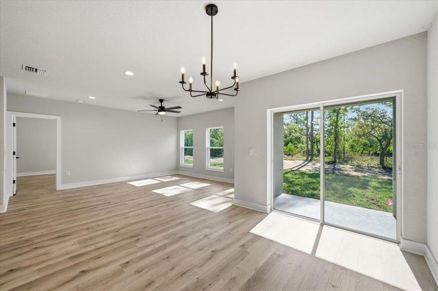 Spacious, unfurnished interior of a new home in , Weeki Wachee (Image 13).