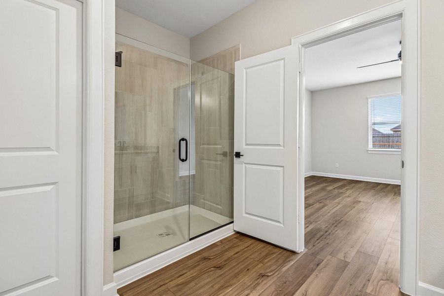 Furnished interior view inside a new home in Lago Mar, Texas City (Image 10).