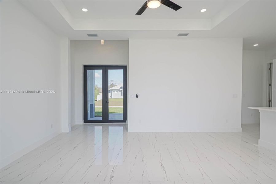 Spacious, unfurnished interior of a new home in , Lehigh Acres (Image 17).