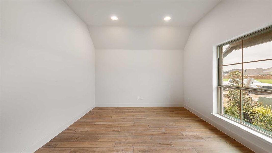 Spacious, unfurnished interior of a new home in Cambridge Crossing, Celina (Image 15).