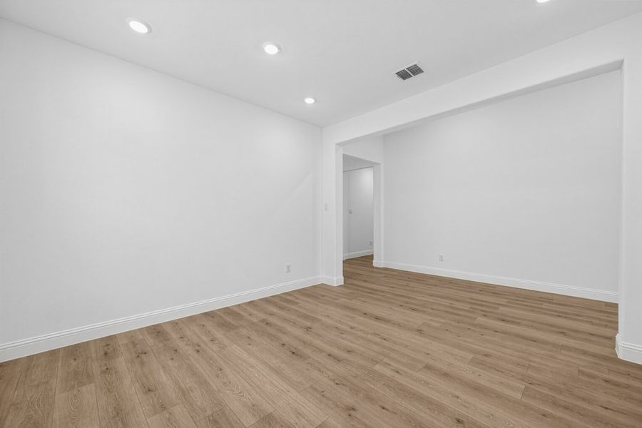 Spacious, unfurnished interior of a new home in South Oak, Lakewood Village (Image 20).