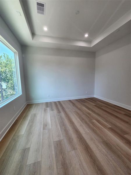 Spacious, unfurnished interior of a new home in , Houston (Image 24).