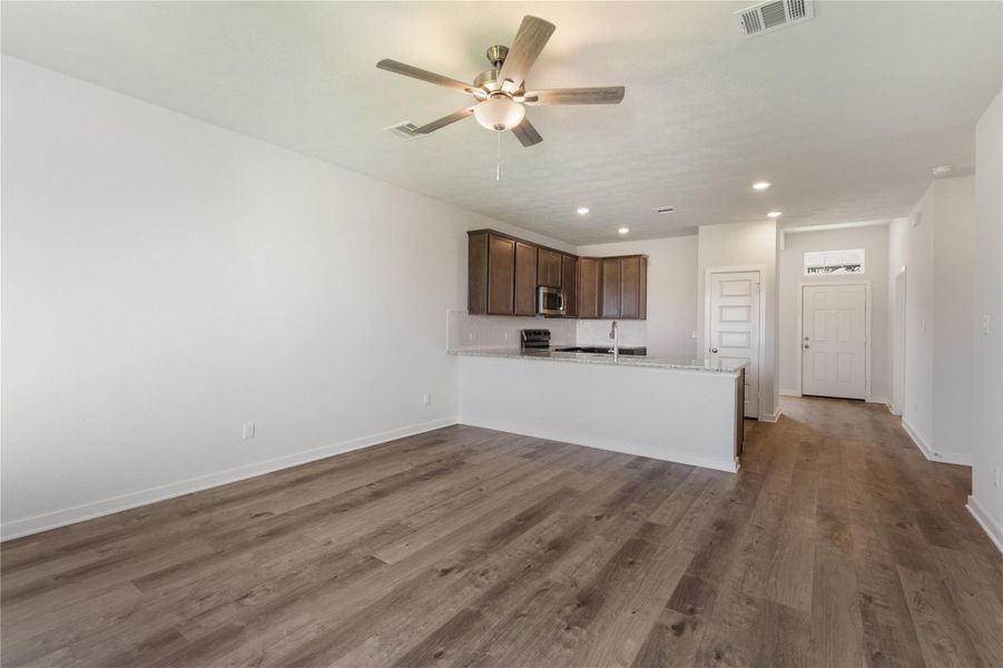 Spacious, unfurnished interior of a new home in Rockbridge East, Huntsville (Image 21).