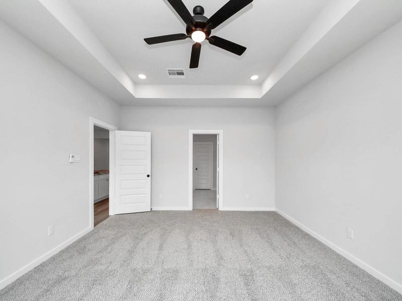 Spacious, unfurnished interior of a new home in River Ranch Meadows, Dayton (Image 34).