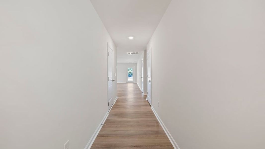 Spacious, unfurnished interior of a new home in Seneca Falls, Seneca (Image 9).