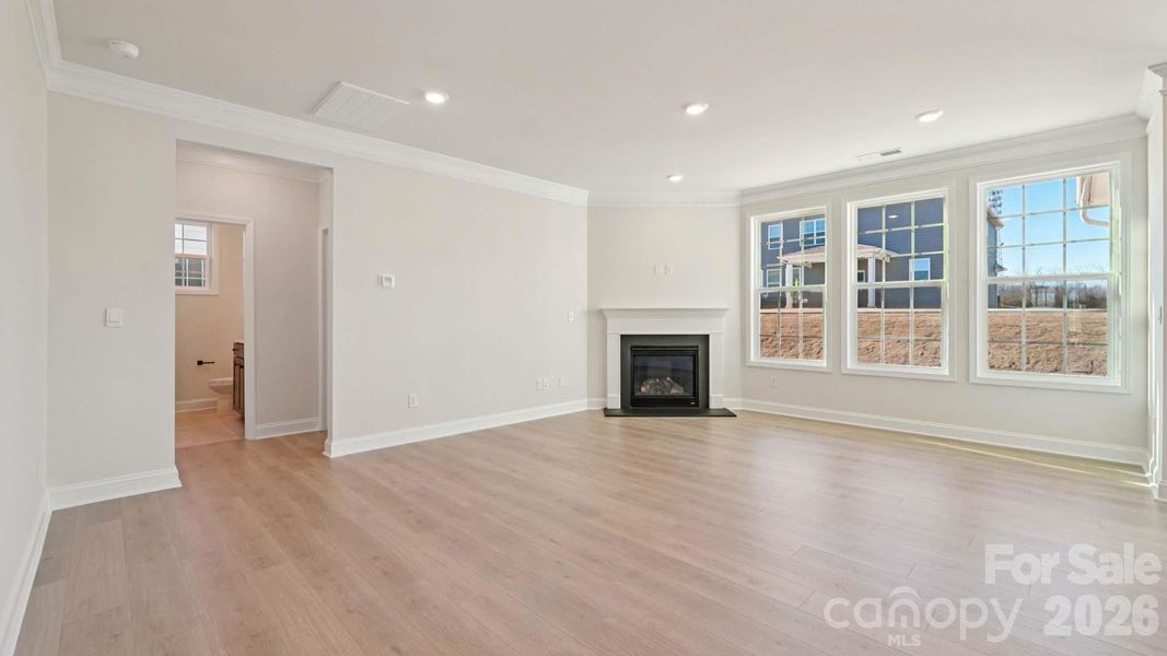 Spacious, unfurnished interior of a new home in Sylvan Creek, Denver (Image 13).
