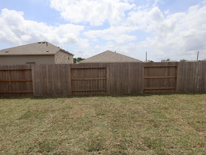 Exterior details and patio area of a home in Miller's Pond, Rosenberg (Image 16).