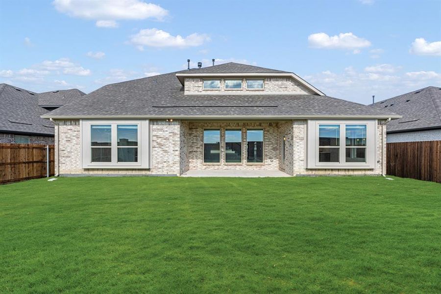 Exterior details and patio area of a home in Sonoma Verde, McLendon-Chisholm (Image 2).