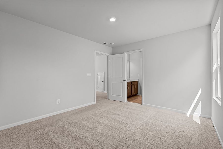 Spacious, unfurnished interior of a new home in Hanes Lake, Winston-Salem (Image 42). Spacious, unfurnished interior of a new home in Hanes Lake, Winston-Salem (Image 42).