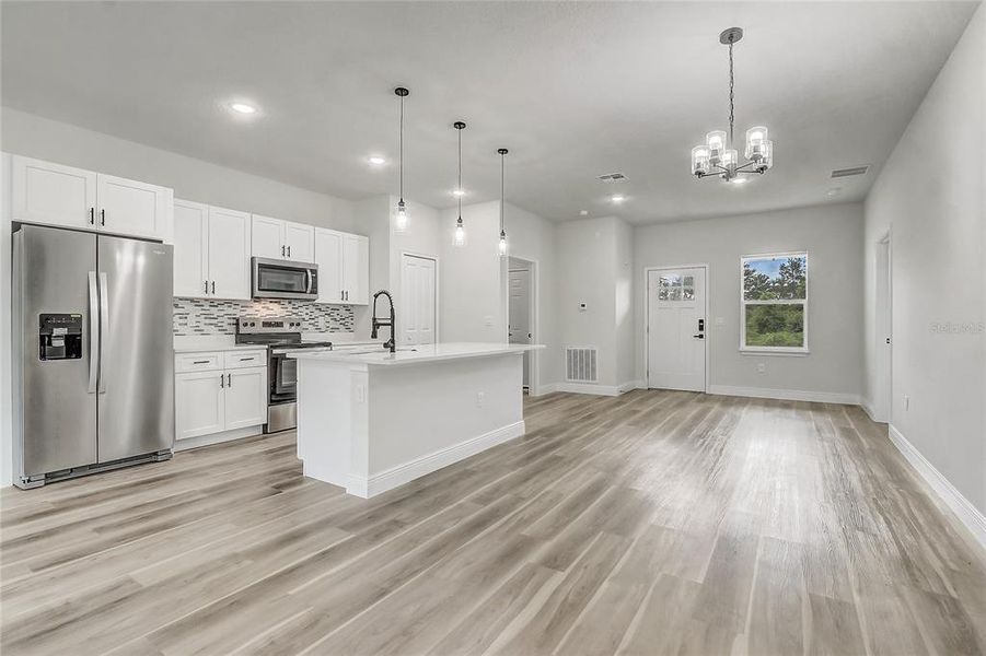 Spacious, unfurnished interior of a new home in , Ocala (Image 22).