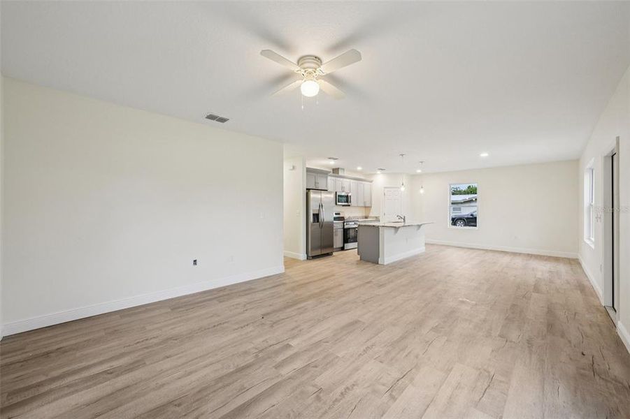 Spacious, unfurnished interior of a new home in , Lakeland (Image 20).