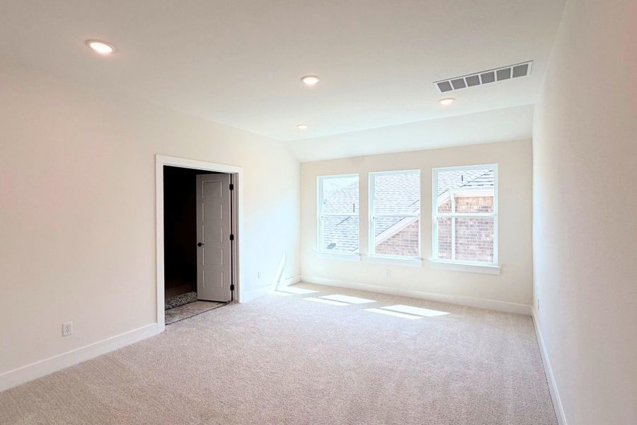 Spacious, unfurnished interior of a new home in Bluffview Reserve, Leander (Image 13). Spacious, unfurnished interior of a new home in Bluffview Reserve, Leander (Image 13).