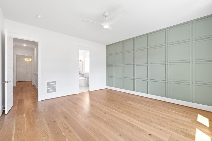 Representative unfurnished interior of a home built from the The Emerson by RobuckHomes in Stonehenge, Raleigh (Image 174).