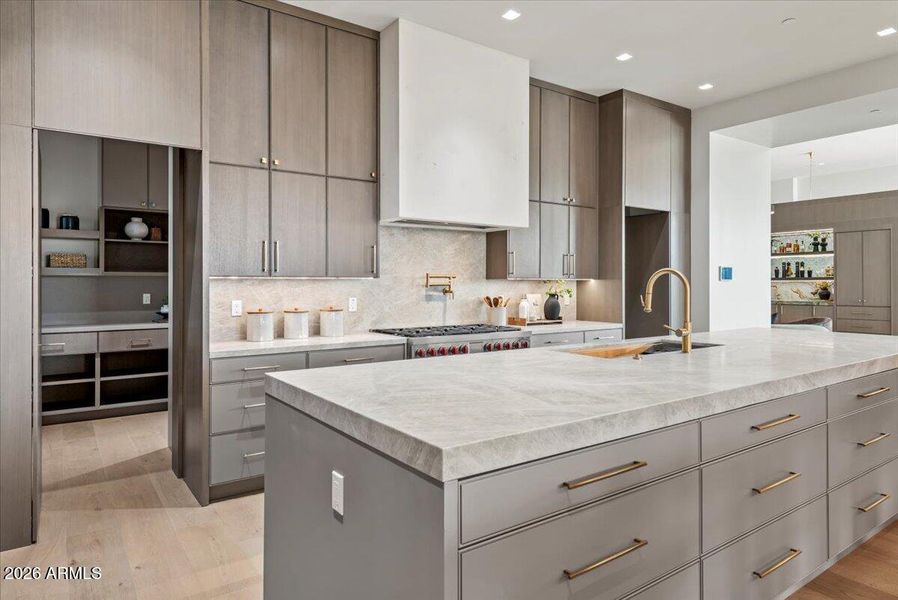 077-9790 N 56th St 53