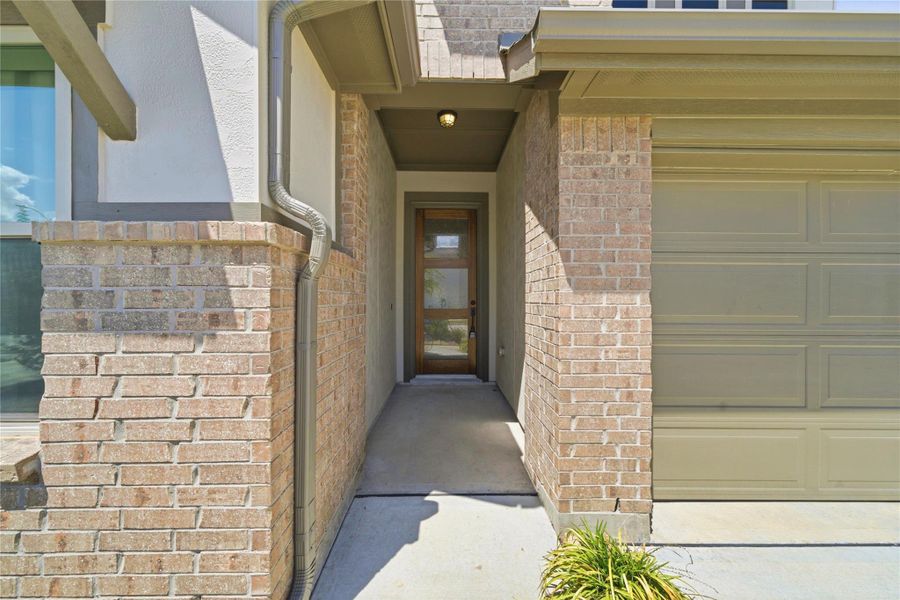 Exterior details and patio area of a home in Candela, Richmond (Image 4).