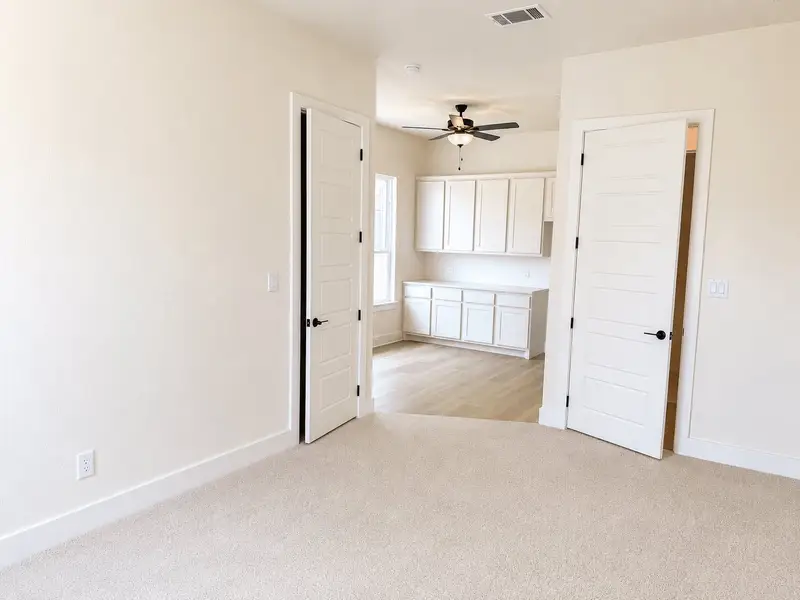 Spacious, unfurnished interior of a new home in Santa Rita Ranch, Liberty Hill (Image 16). Spacious, unfurnished interior of a new home in Santa Rita Ranch, Liberty Hill (Image 16).