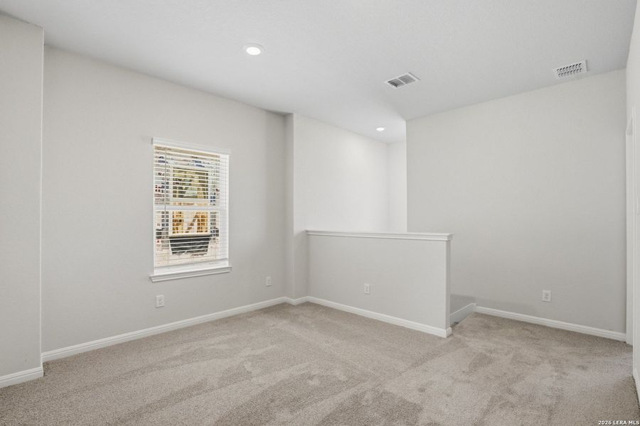Spacious, unfurnished interior of a new home in Melissa Ranch, San Antonio (Image 21).