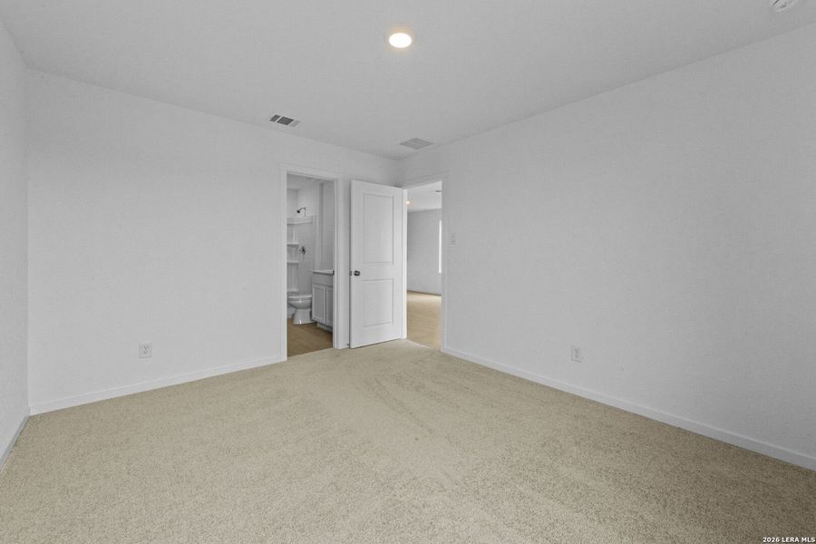 Spacious, unfurnished interior of a new home in Spring Grove, St. Hedwig (Image 26).