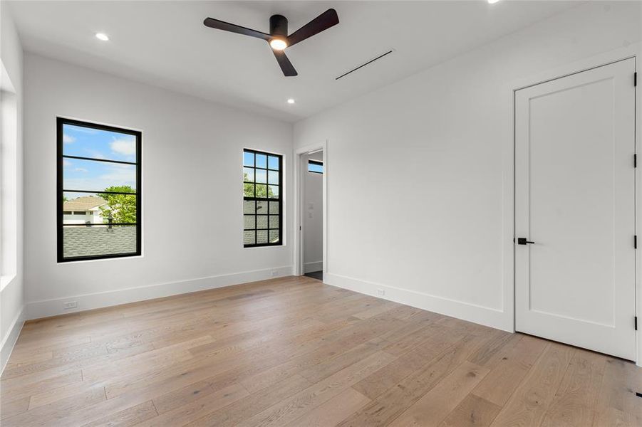 Spacious, unfurnished interior of a new home in , Fort Worth (Image 36).