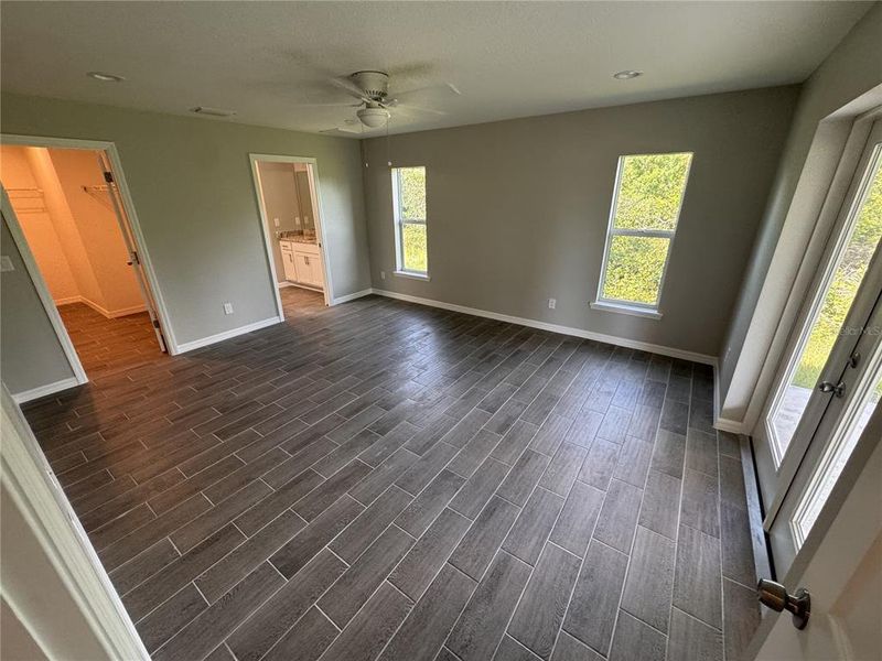 Spacious, unfurnished interior of a new home in , Rotonda West (Image 6).