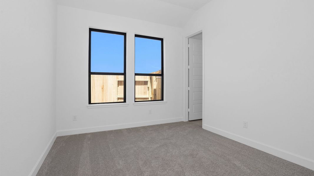 Spacious, unfurnished interior of a new home in Lakes of Cane Island, Katy (Image 10).