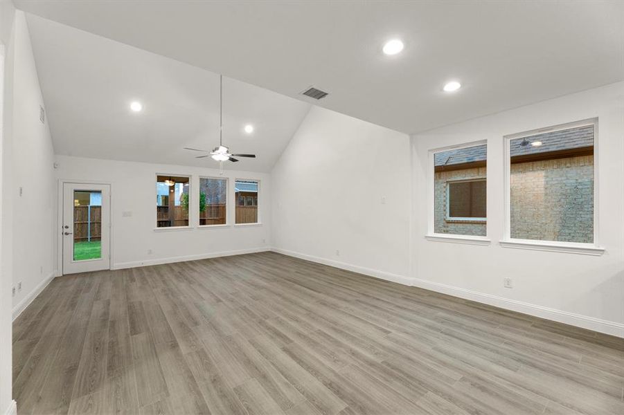 09. 2223 Riverbend - Dining 09. 2223 Riverbend - Dining