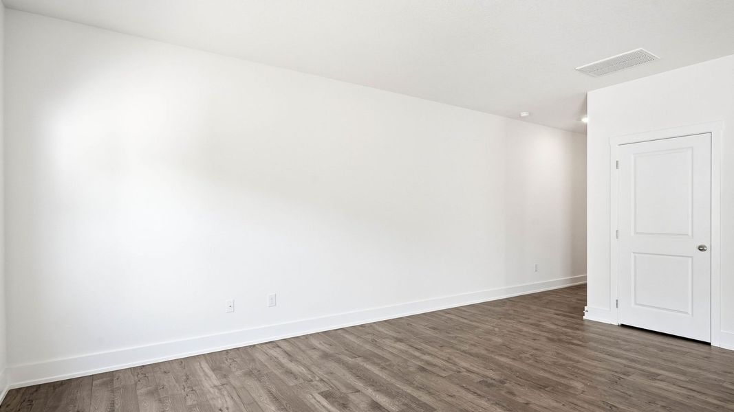 Spacious, unfurnished interior of a new home in Cherokee Crossing, Kodak (Image 12).