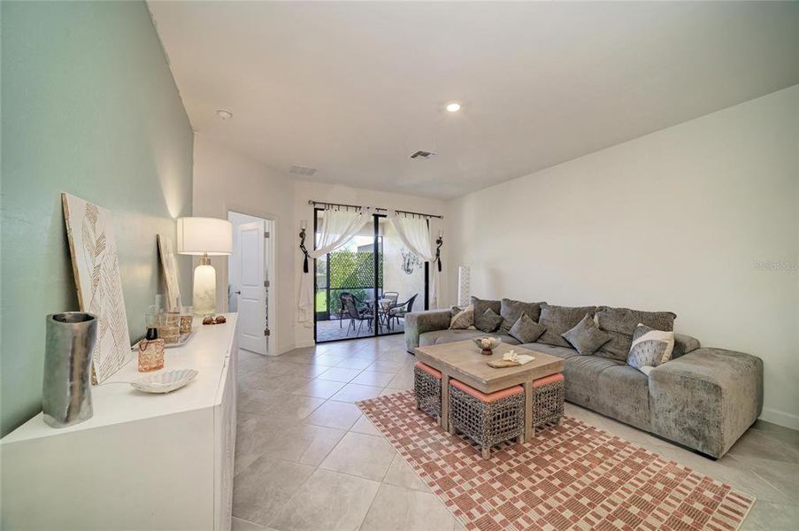 Furnished interior view inside a new home in Lorraine Lakes at Lakewood Ranch, Lakewood Ranch (Image 9). Furnished interior view inside a new home in Lorraine Lakes at Lakewood Ranch, Lakewood Ranch (Image 9).