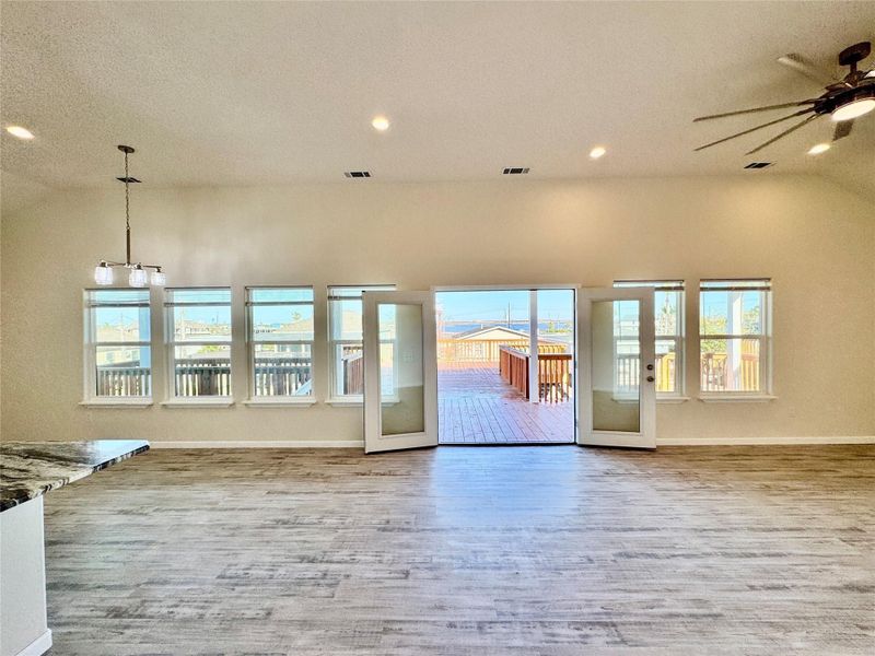 Spacious, unfurnished interior of a new home in , Bayou Vista (Image 22).
