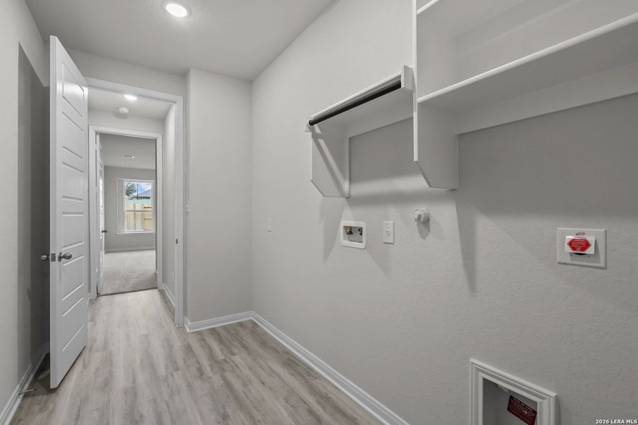 Spacious, unfurnished interior of a new home in Foxbrook, Cibolo (Image 25). Spacious, unfurnished interior of a new home in Foxbrook, Cibolo (Image 25).