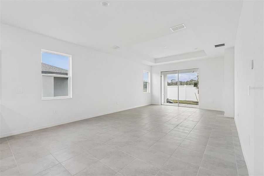 Spacious, unfurnished interior of a new home in Southpointe, Palmetto (Image 14).
