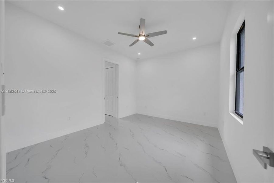 Spacious, unfurnished interior of a new home in , Lehigh Acres (Image 22).