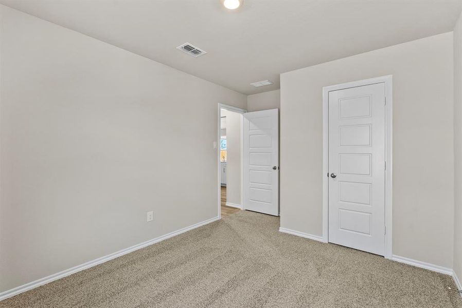 Spacious, unfurnished interior of a new home in Meadowbrook Estates, Cleburne (Image 17).