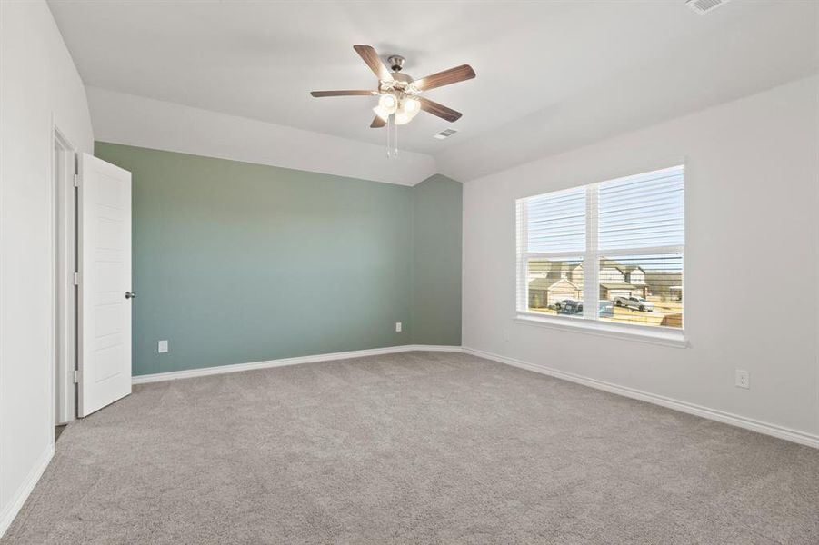 Spacious, unfurnished interior of a new home in Retreat at Fossil Creek, Fort Worth (Image 11). Spacious, unfurnished interior of a new home in Retreat at Fossil Creek, Fort Worth (Image 11).