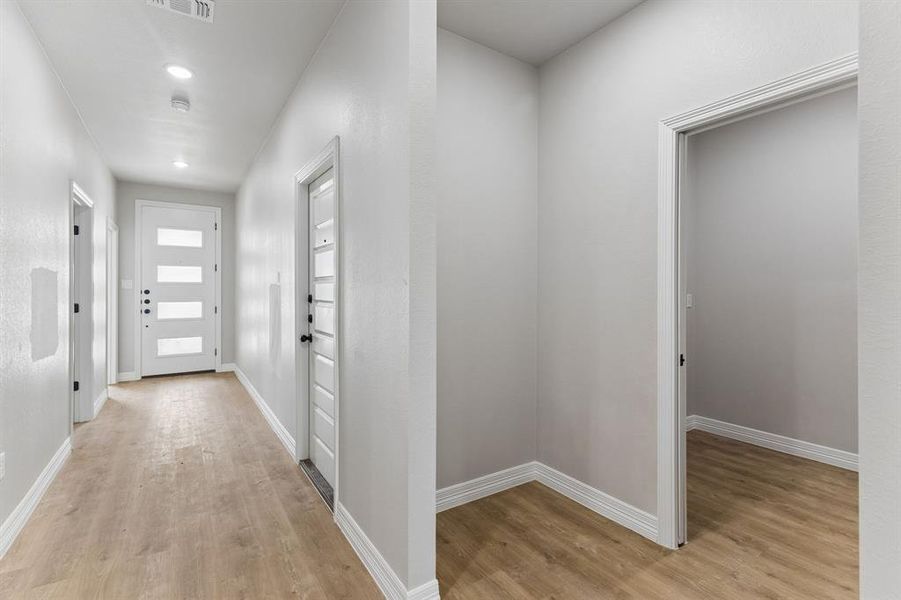 Spacious, unfurnished interior of a new home in , Killeen (Image 13).