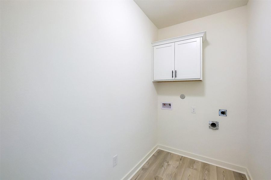 Spacious, unfurnished interior of a new home in Aldeana, Bonney (Image 30).