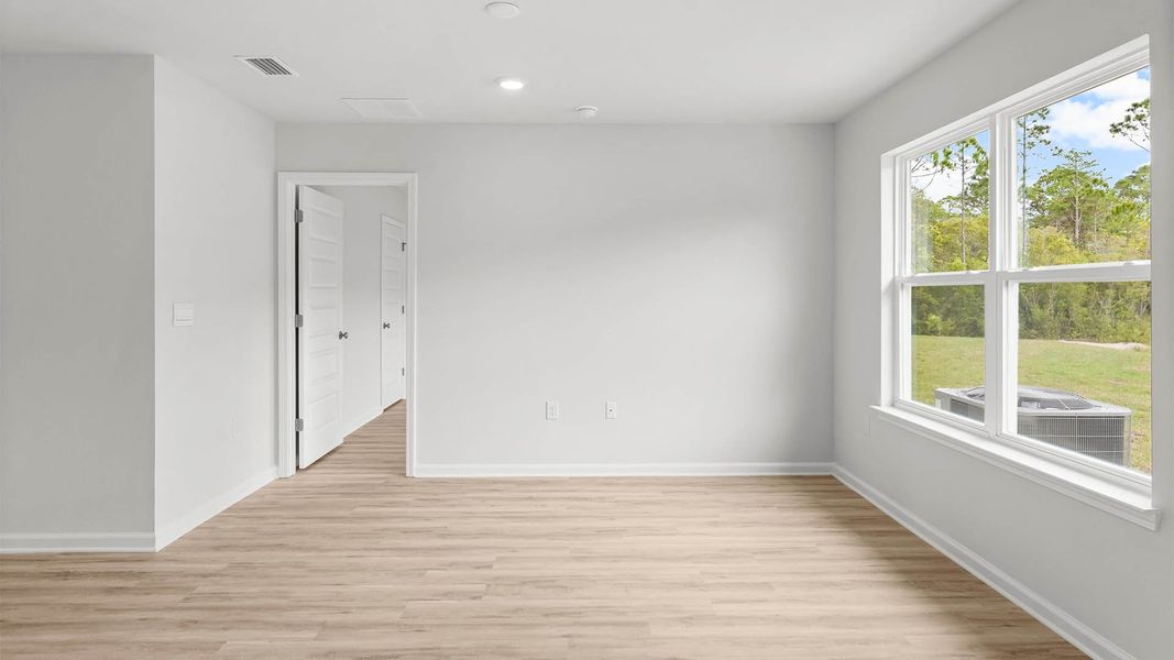 Representative unfurnished interior of a home built from the Freeport by D.R. Horton in Sunny Hills, Chipley (Image 20).