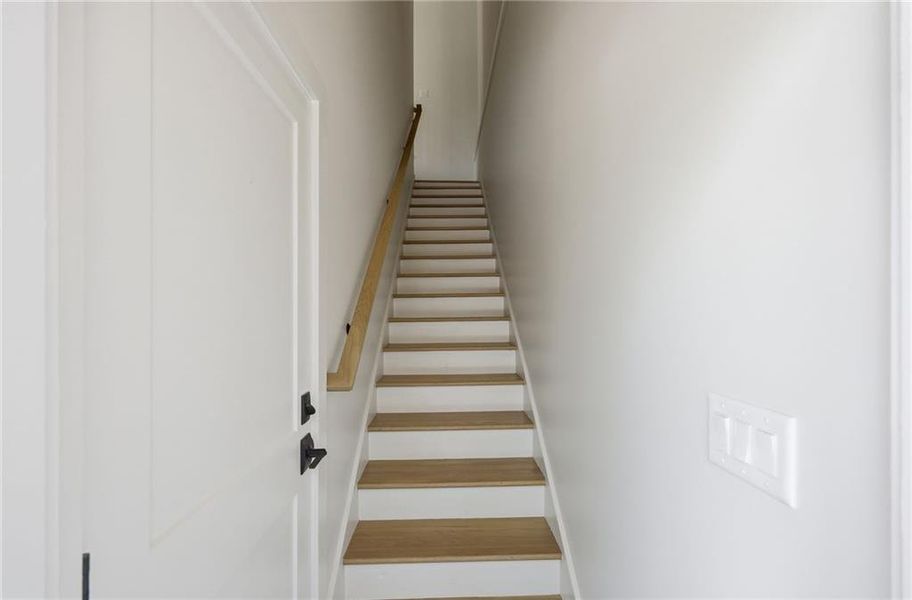 Spacious, unfurnished interior of a new home in , Gainesville (Image 11).