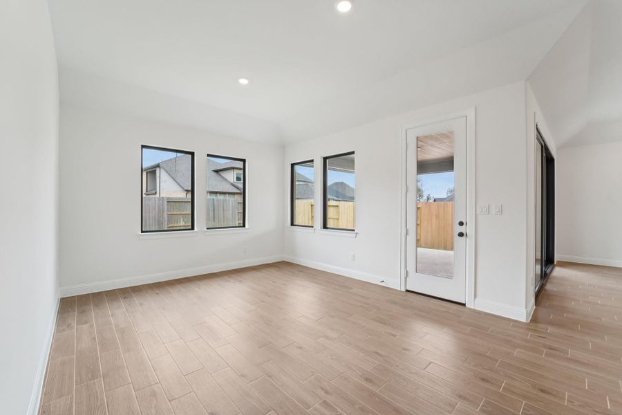 Spacious, unfurnished interior of a new home in Evergreen 55', Conroe (Image 46).