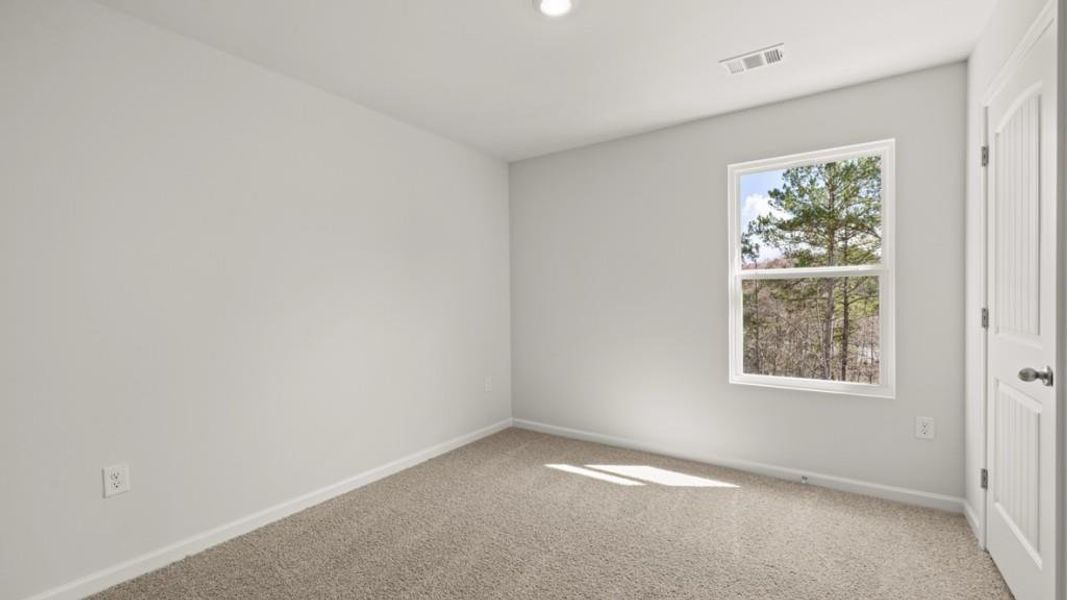 Spacious, unfurnished interior of a new home in Falcon Landing, Gainesville (Image 14).